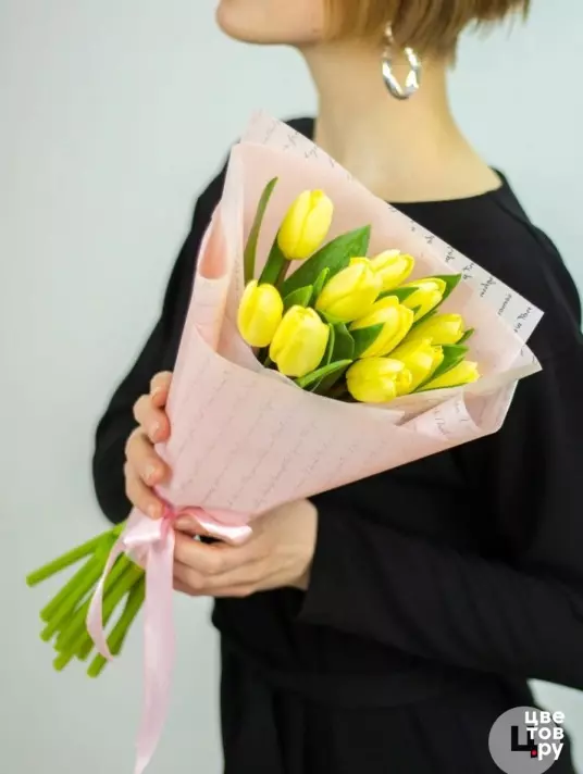 11 крупных желтых тюльпанов в матовой пленке