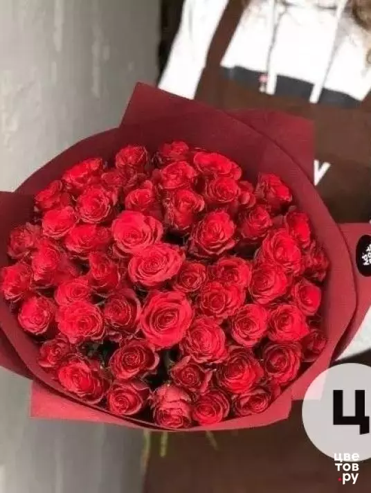 51 красная роза в красивой упаковке 